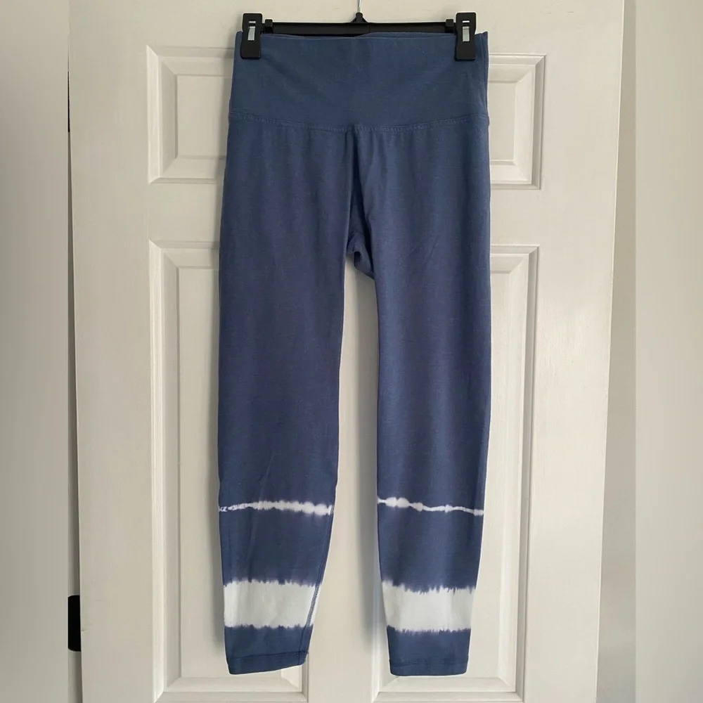 Old Navy Tie Die Stripe Balance Leggings Size M